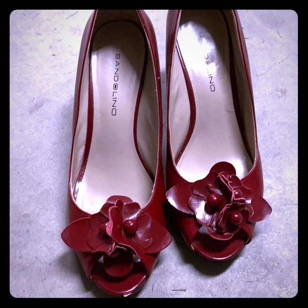 Bandolino Res peep toe wedges.